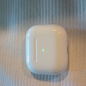 Airpod case, no airpods included